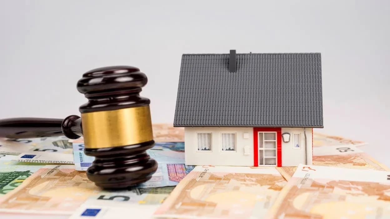 Jak kupić tanio mieszkanie od komornika i uniknąć pułapek?